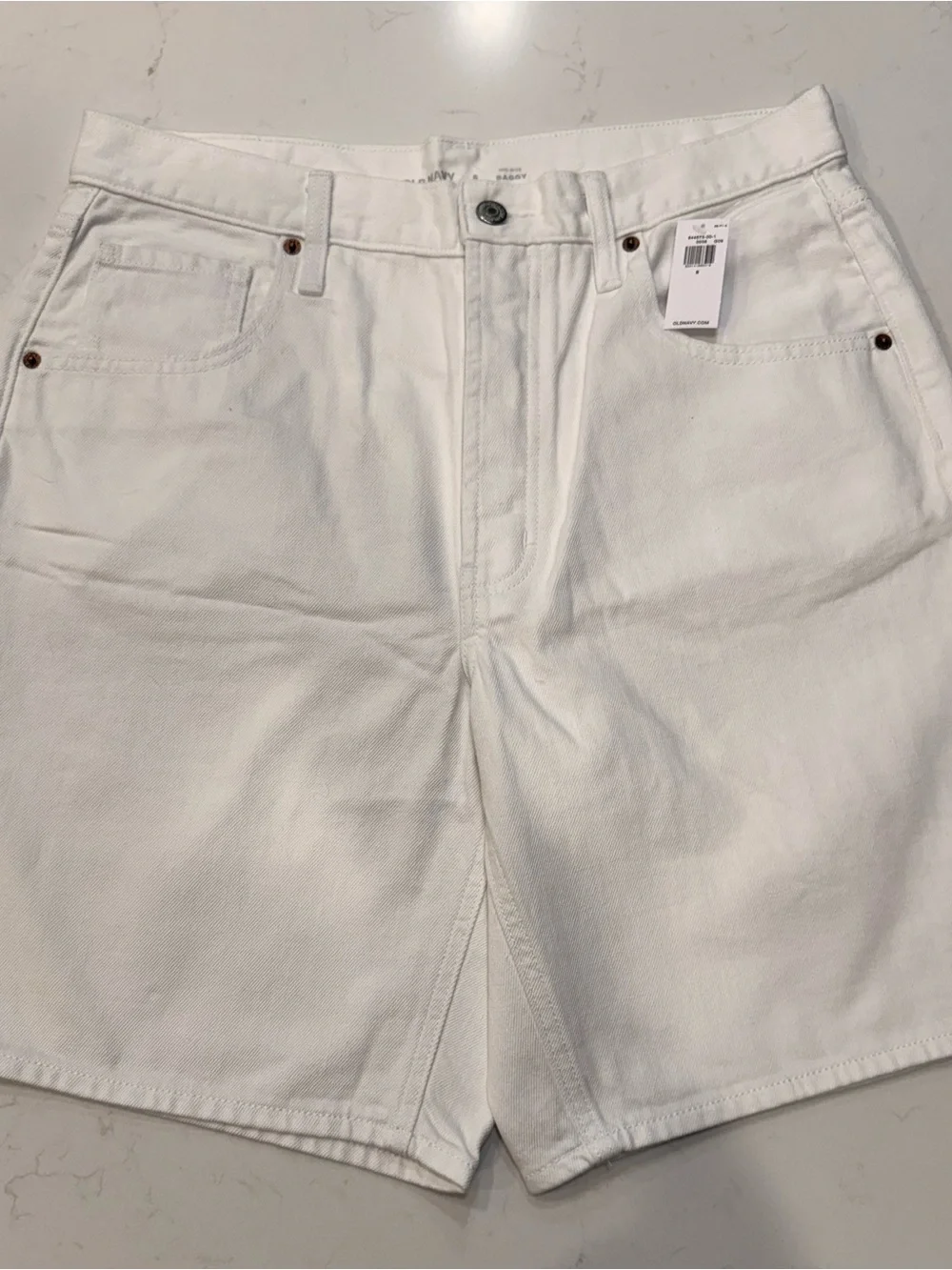 NWT – Old Navy Mid Rise Baggy White Denim Jean Shorts – Size 8